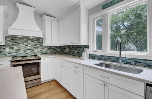 Pelican Bay House | 55 Pelican Bay by AvantStay | Easy Beach Access, Shared Pool, Lagoon Fishing