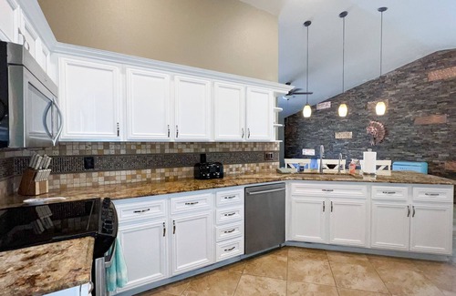 Saddlebrooke House | 55+ Resort Home - Shared Pool & Hot Tub - WiFi, AC, Snowbird-Friendly, Dogs OK