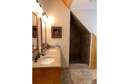 Dysart et al Ski Chalet | 5500 Sq ft Executive Chalet on Drag Lake, Haliburton
