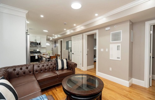 Codman Square Apartment | 558/2 - 3BR Boston - Modern Nest near Franklin Park