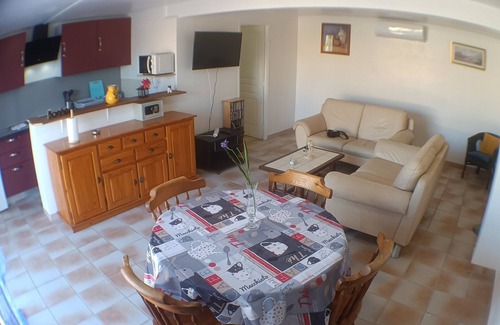 Villeneuve-les-Beziers Apartment | 55m² apartment in quiet residence with swimming pool.