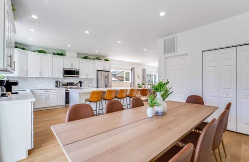 Rainier View House | 5B4BA SFH close to Airport w/EV charger, Backyard