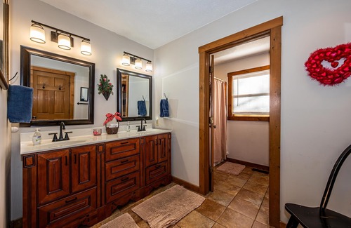 Morgantown House | 5BR, 2.5BA