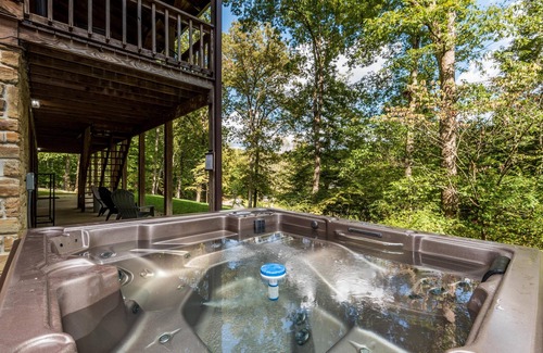 Nashville Cabin | 5BR, 3 BA. Log Cabin