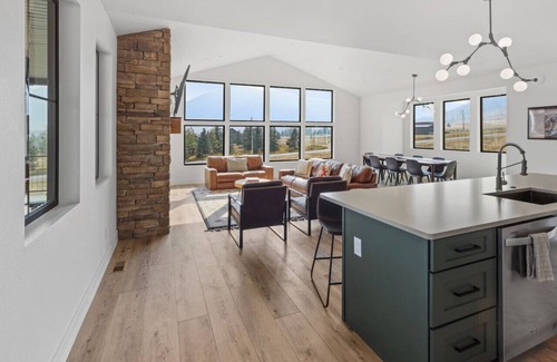 Red Lodge House | 5BR (4 King En-Suites) w/Sauna, Game Room, Mountain Views