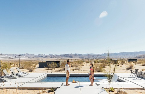 Joshua Tree House | 5BR 4BTH Heated Pool, Hot Tub, Disc Golf, RV Lots, 5 mins to JTNP