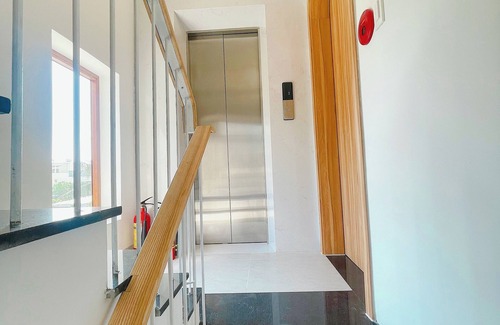 Son Tra House | 5BR -5 min walk to My Khe beach + drive to Han market/Dragon bridge/City center