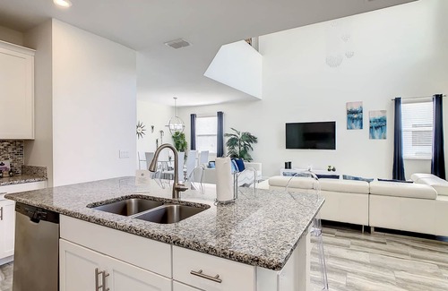 Kissimmee House | 🏝️ 5BR/5BA Home w/Private Pool & Spa, Themed Kids’ Rooms & Resort Fun | Storey Lake Near Disney