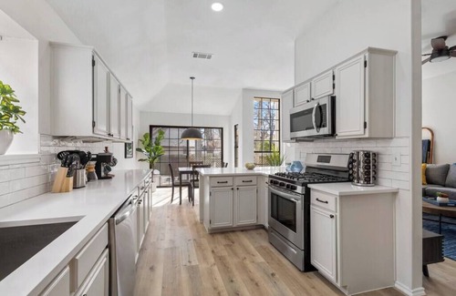McNeil House | 5BR Bonnie Home Steps from It All!