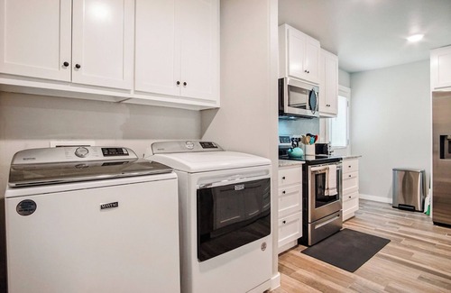 Central Oklahoma City House | 5BR Ensuite Baths | 15 Mins to OKC State Fair | Near Lake Hefner #NColl