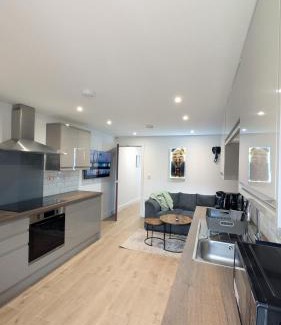 Derby House | 5BR House By WillCo Property Short Lets & Serviced Accommodation Derby With Games, Parking & Wi-Fi