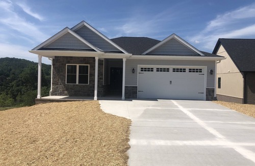 Sloans Valley House | 5BR Lake Front House with Hot tub, Pool Table, Game room, and neighborhood Pool