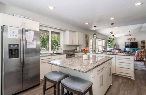 Hot Springs House | 5BR Lakefront With Private Pool, Hot Tub, Putting Green, Arcade, Stunning Views