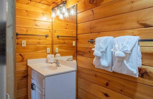 Gatlinburg House | 5BR Log Cabin, Game Room, Hot Tub, Swimming pool