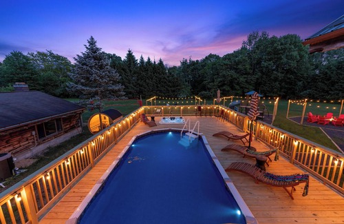 East Stroudsburg Cabin | 5BR Lux Log Mansion w Legendary Amenities & Pool!