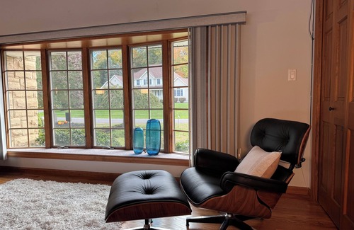 Salem House | 5BR Luxe Lakehouse: Theater, Gym, Spa, Bar, Garage