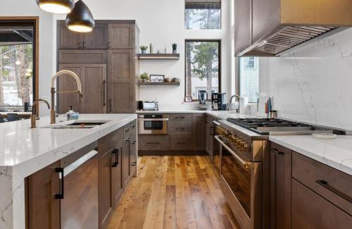 Breckenridge House | 5BR Luxury Escape Hot Tub Views