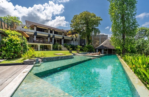Cemagi Villa | 5BR Seseh Beach Villa-Sea View & Infinity Pool