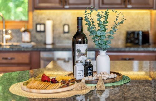 The Galena Territory Cabin | 5KINGBed 5 Bath~Upscale~Views~Games~Fire pit~Hot Tub~Theater~Pets~Luxe Amenities