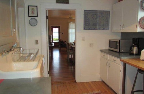 Salida Condo | 5th and D Renovated Historic Corner Rowhouse With Enclosed Yard