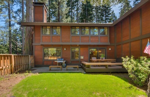 Tahoe Tavern House | 6-8 Miles to Palisades|Alpine|Homewood|Walk to TC