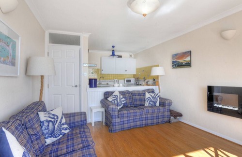 Lyme Regis Cottage | 6 BAY VIEW COURT, family friendly in Lyme Regis
