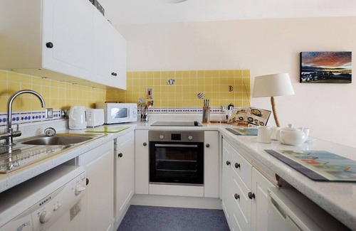 Lyme Regis Cottage | 6 BAY VIEW COURT, family friendly in Lyme Regis