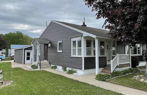 Guttenberg House | 6 bed, 2 bath house in Guttenberg Iowa on The Mississippi River, Sleeps 12