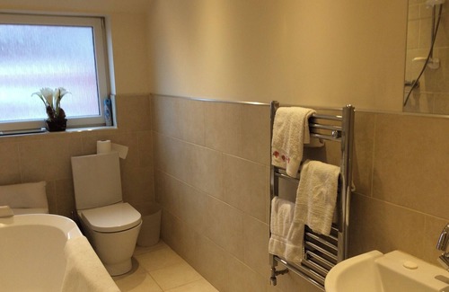 Fenham House | 6 Bed-Sleeps 12-Hot Tub-Free Parking-Pet Friendly