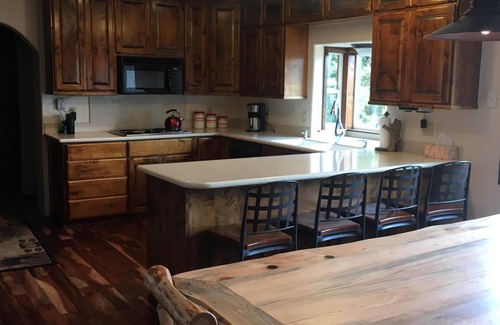 Island Park House | 6 bedroom 2.5 bath right in the center of Island park Village.