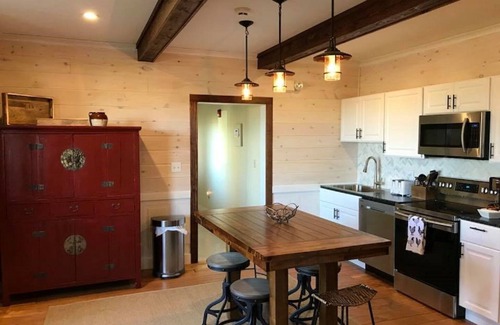 Sandusky Other | 6 Bedroom Homestead, 9 miles from Cedar Point coasters