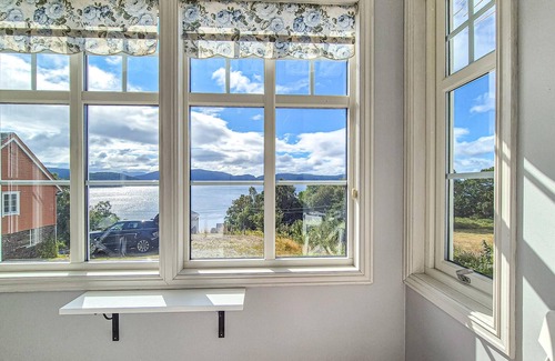 Askvoll House | 6 bedroom lovely home in Holmedal