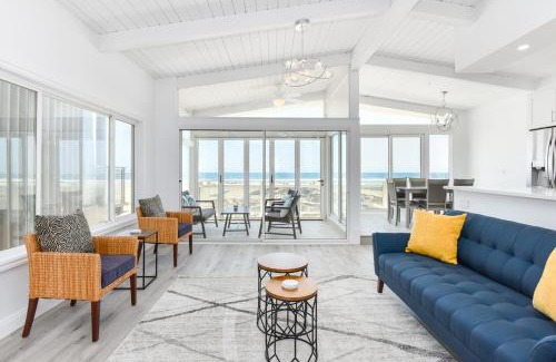 Santa Ana Heights House | 6 Bedroom Remodeled Home on the Oceanfront