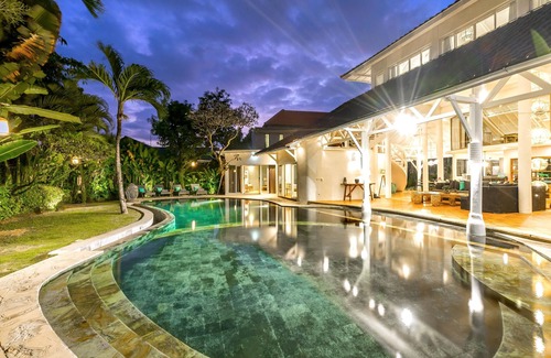 Drupadi Villa | 6 Bedrooms Villa in Seminyak - Perfect for Large Group or Family!