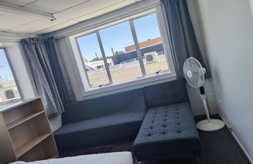 Auckland Apartment | 6 Beds including 1 DBL Bed, 1 Single Bed, 4 Singgle Sofa Bed in 1 Room & 1 Lounge