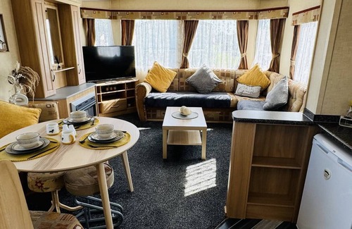 Skegness Apartment | 6-berth holiday home in Skegness, just a short walk from the beach, perfect for family holidays!