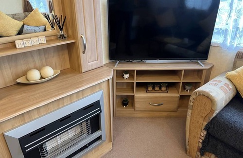 Skegness Apartment | 6-berth holiday home in Skegness, just a short walk from the beach, perfect for family holidays!