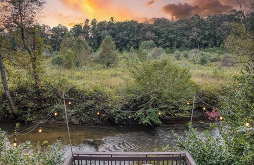 Epworth Cabin | 6 BR/3 Bath Riverfront Cabin w/Hot Tub Game Rm & Fire Pit | Pet Friendly