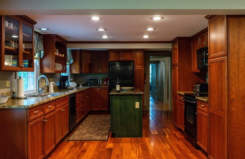 Cooperstown - Otsego Lake House | 6 Br Cooperstown Family Home: 9 Acres, Patio, & Grill. 4200 Sq ft w/lake view