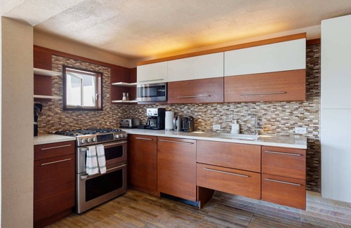 The Valley Villa | 6 BR Villa with Concierge, Amenities, & Pool