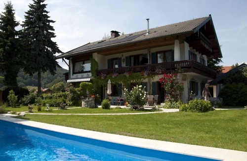 Grassau Apartment | 6. Fewo Chiemsee, 43 qm, 2-3 Pers., 1 Schlafzimmer, 1 Wohn-Schlafraum, Ostbalkon 2.OG