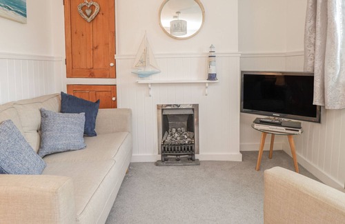 Birchington Cottage | 6 FLINT COTTAGES, with a garden in Minnis Bay