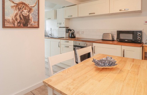Birchington Cottage | 6 FLINT COTTAGES, with a garden in Minnis Bay