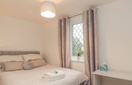 Birchington Cottage | 6 FLINT COTTAGES, with a garden in Minnis Bay