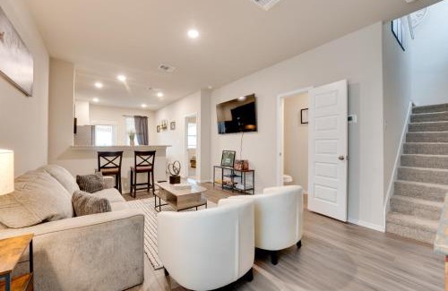West San Antonio House | 6 Mi to AFB Pool and Hot Tub Haven with Game Room