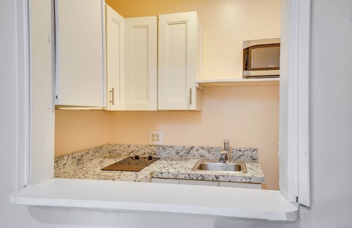 Fort Lauderdale Apartment | 6 Mi to Beach! Fort Lauderdale Apt w/Jetted Tub