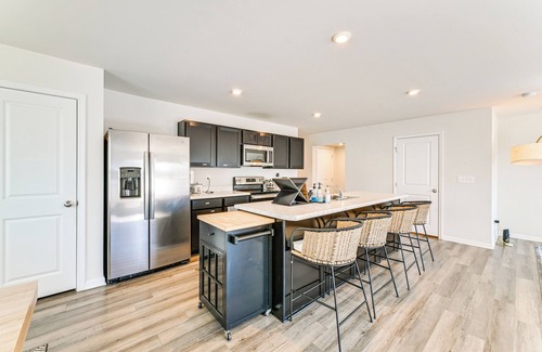 Charlotte House | < 6 Mi to Uptown Charlotte: Bright Home w/Yard
