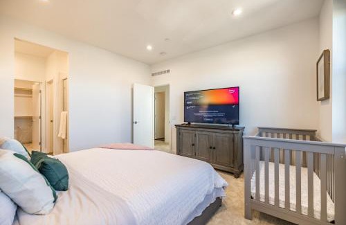 Southeast Anaheim Villa | 6 Mins to Disney,3 Bedrooms House ,Pool, Wifi