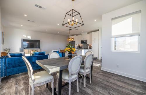 Southeast Anaheim Villa | 6 Mins to Disney,3 Bedrooms House ,Pool, Wifi