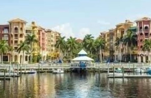 Kings Lake Apartment | 6 minutes from the beach 3 bedroom 2 bath walking distance to Publix&restaurants